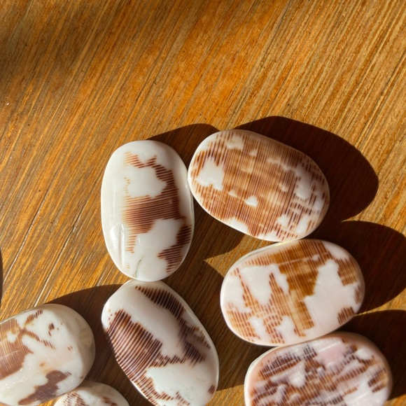 9 Pretty Oblong Brown and White Plastic Beads for Jewelry Craft Making - Picture 4 of 8